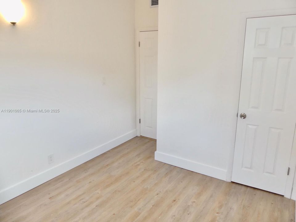 Recently Rented: $2,250 (2 beds, 1 baths, 1289 Square Feet)