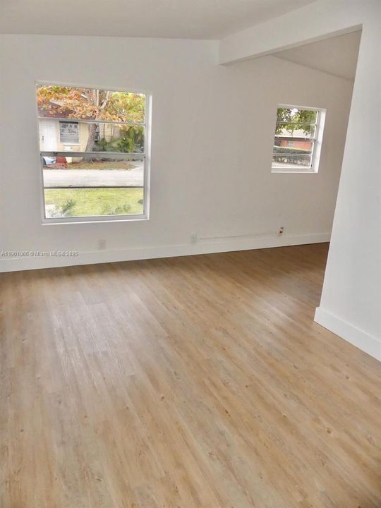 Recently Rented: $2,250 (2 beds, 1 baths, 1289 Square Feet)