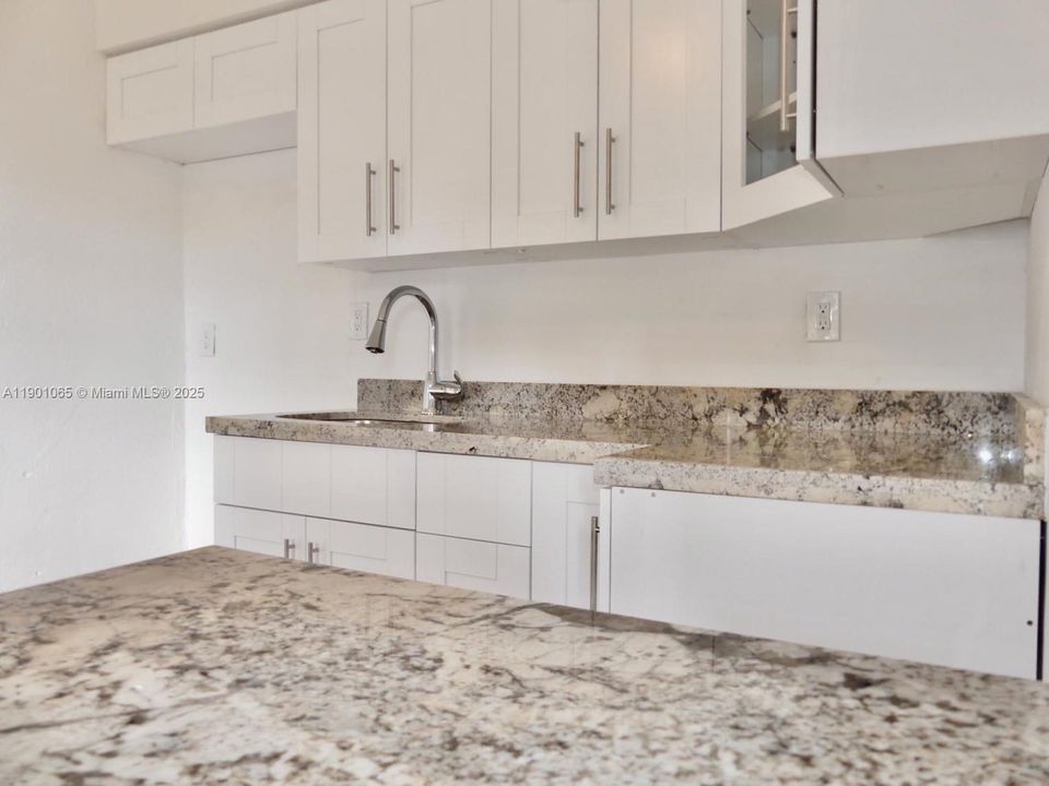 Recently Rented: $2,250 (2 beds, 1 baths, 1289 Square Feet)