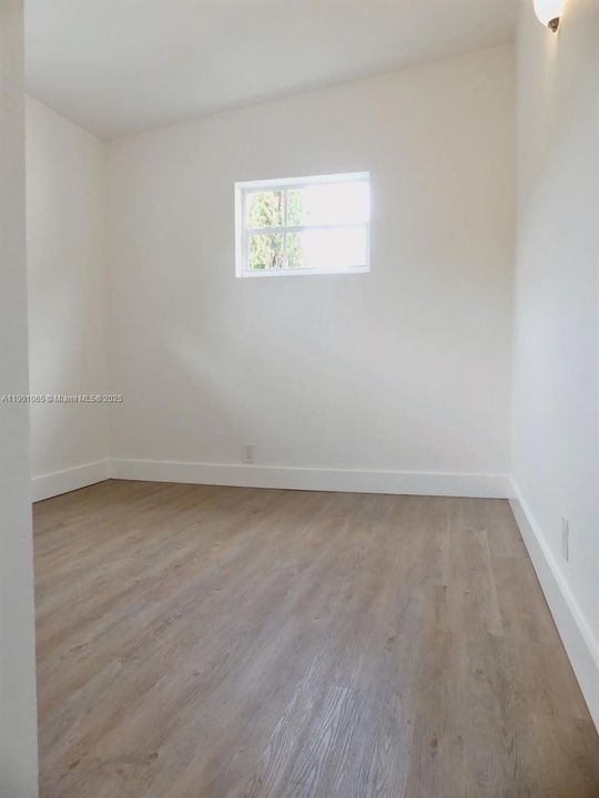 Recently Rented: $2,250 (2 beds, 1 baths, 1289 Square Feet)