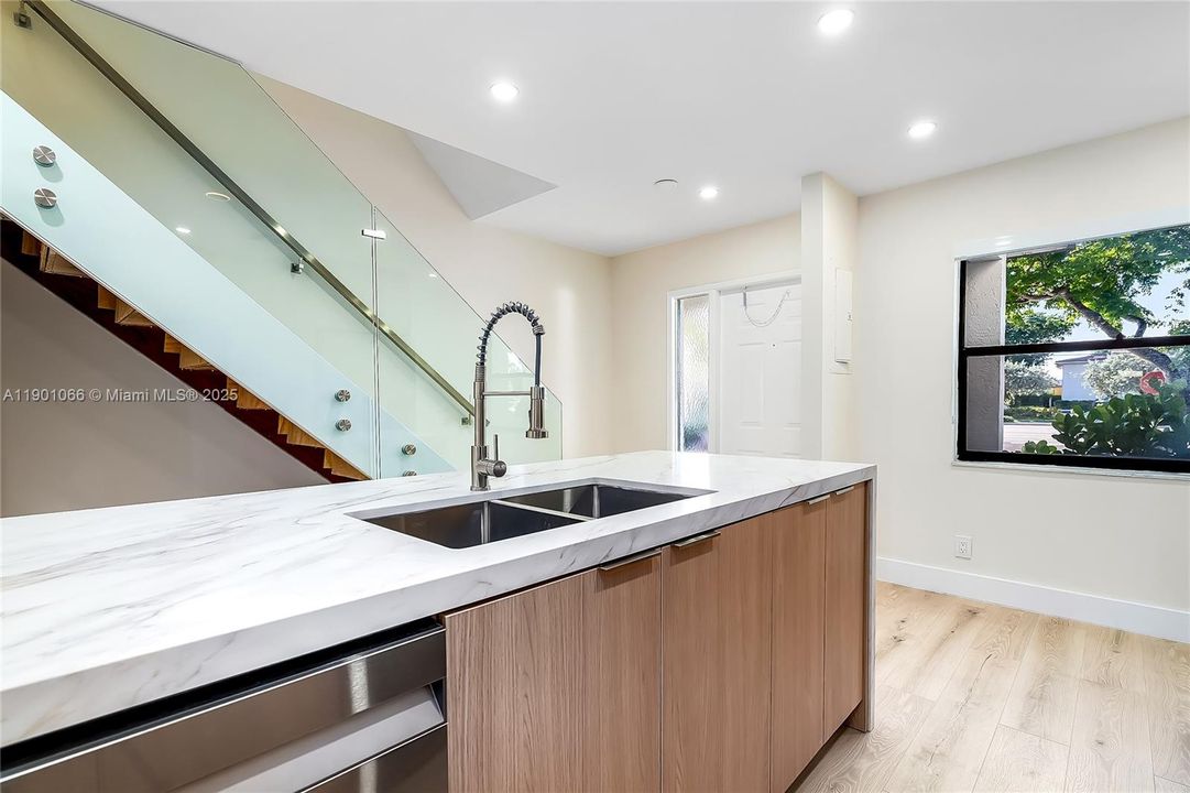 В аренду: $2,999 (2 спален, 2 ванн, 1411 Квадратных фут)