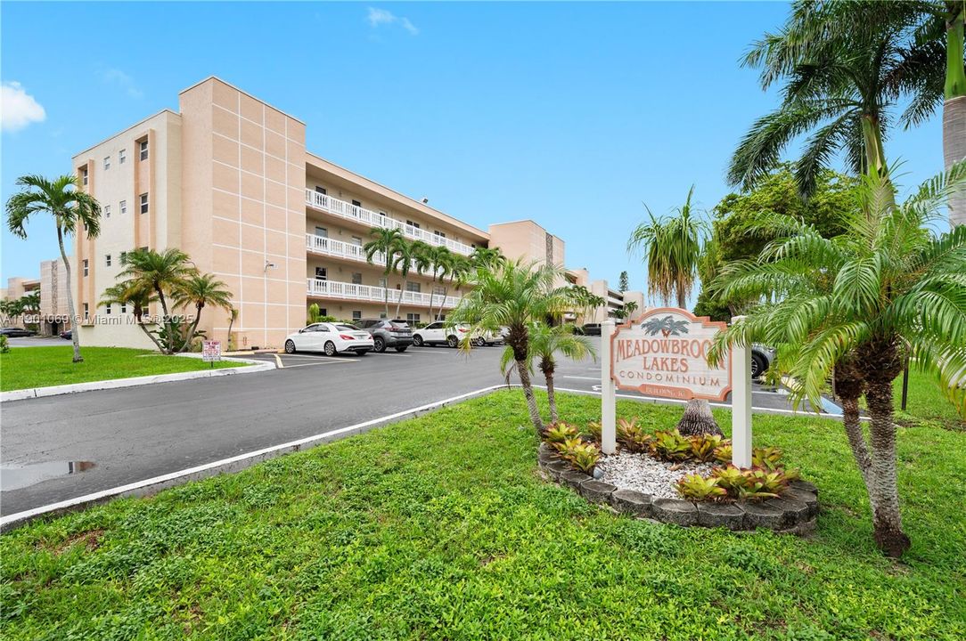 For Sale: $255,000 (2 beds, 2 baths, 1144 Square Feet)