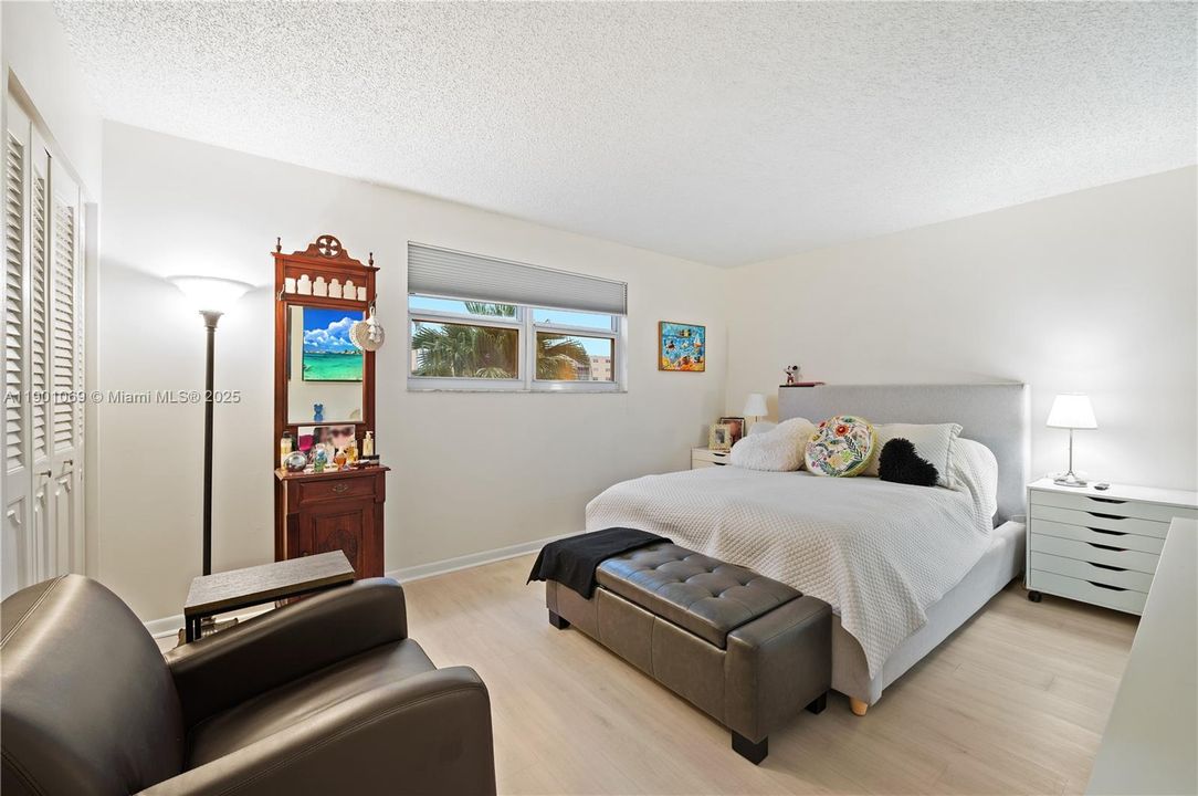 For Sale: $255,000 (2 beds, 2 baths, 1144 Square Feet)