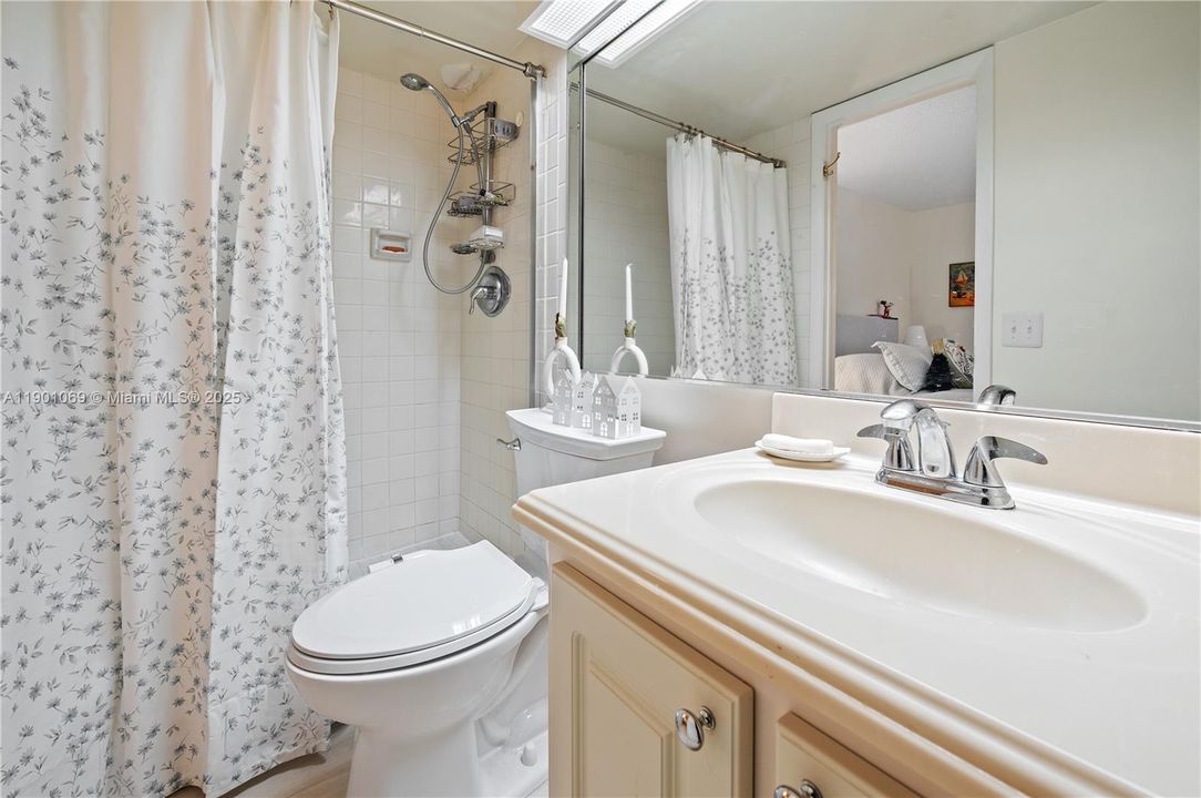 For Sale: $255,000 (2 beds, 2 baths, 1144 Square Feet)