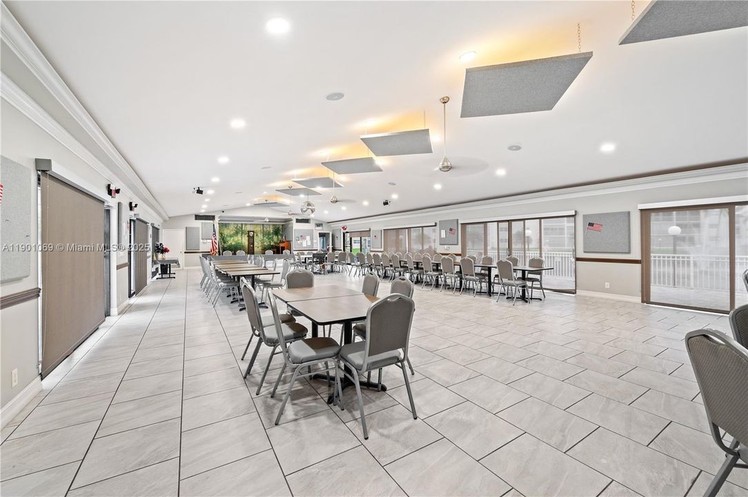 For Sale: $255,000 (2 beds, 2 baths, 1144 Square Feet)