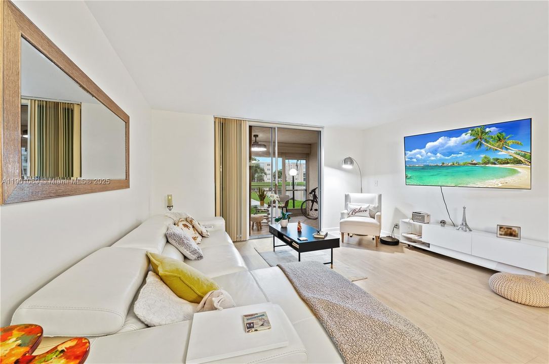 For Sale: $255,000 (2 beds, 2 baths, 1144 Square Feet)