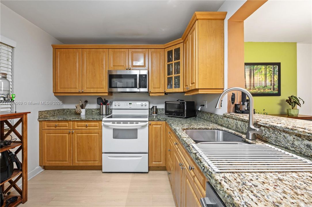 For Sale: $255,000 (2 beds, 2 baths, 1144 Square Feet)
