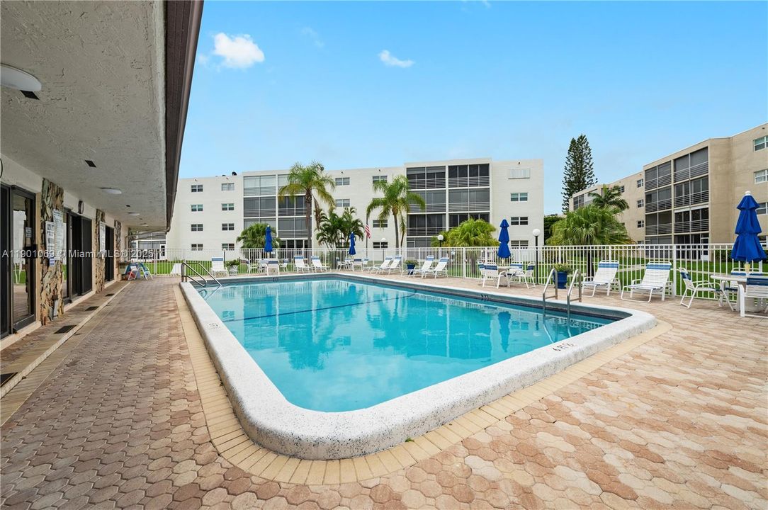 For Sale: $255,000 (2 beds, 2 baths, 1144 Square Feet)