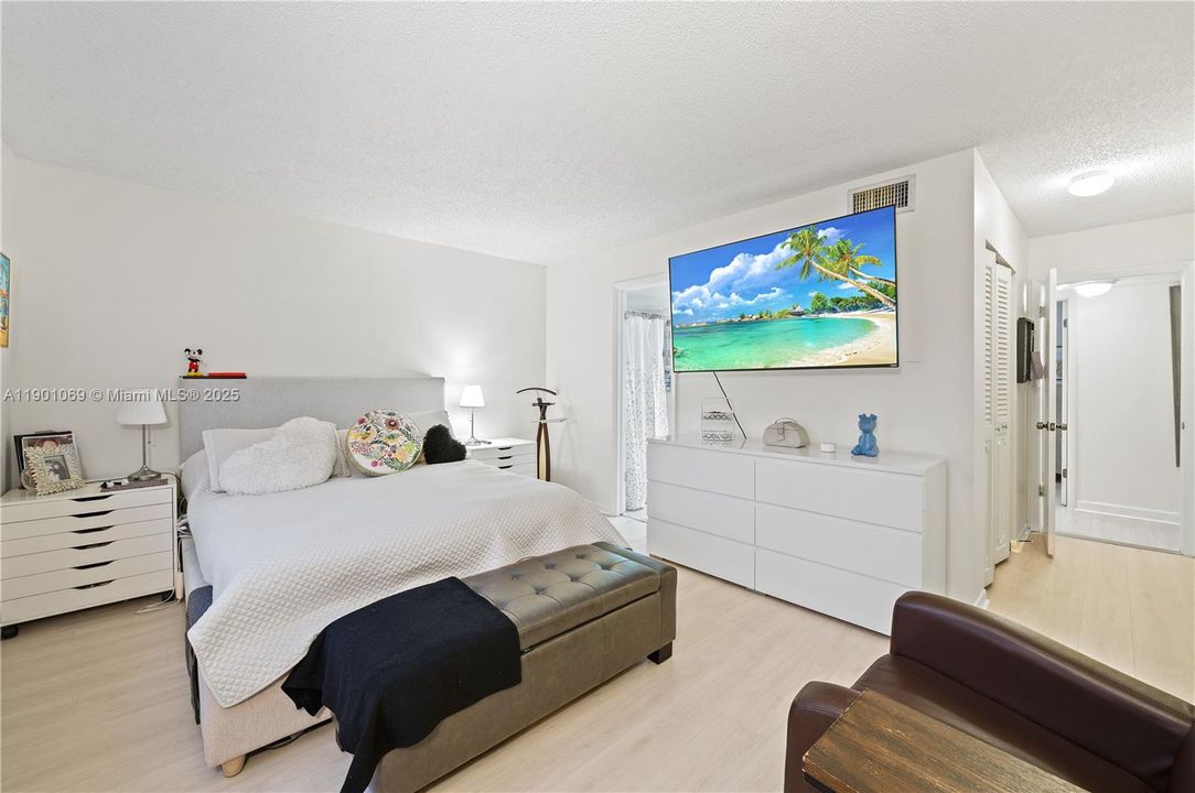 For Sale: $255,000 (2 beds, 2 baths, 1144 Square Feet)