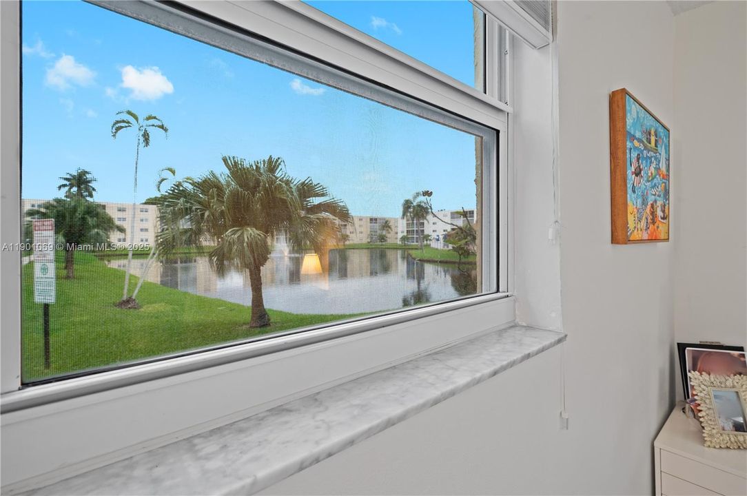 For Sale: $255,000 (2 beds, 2 baths, 1144 Square Feet)