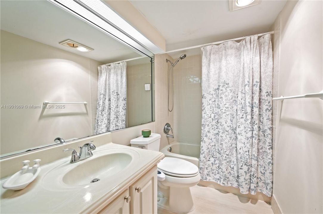 For Sale: $255,000 (2 beds, 2 baths, 1144 Square Feet)