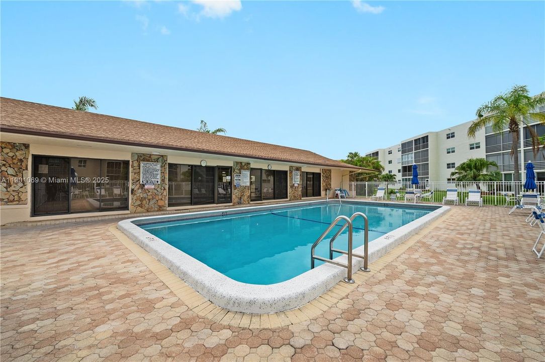 For Sale: $255,000 (2 beds, 2 baths, 1144 Square Feet)