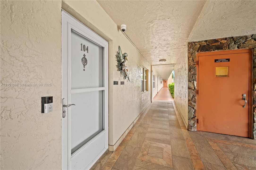 For Sale: $255,000 (2 beds, 2 baths, 1144 Square Feet)