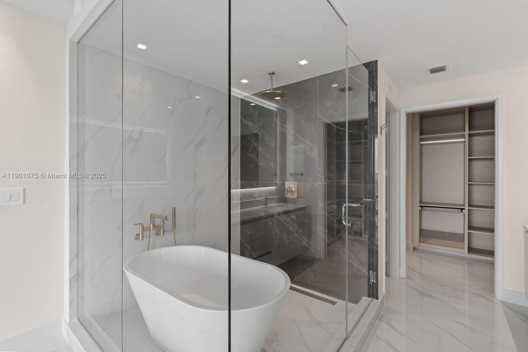 For Sale: $1,175,000 (1 beds, 2 baths, 1059 Square Feet)