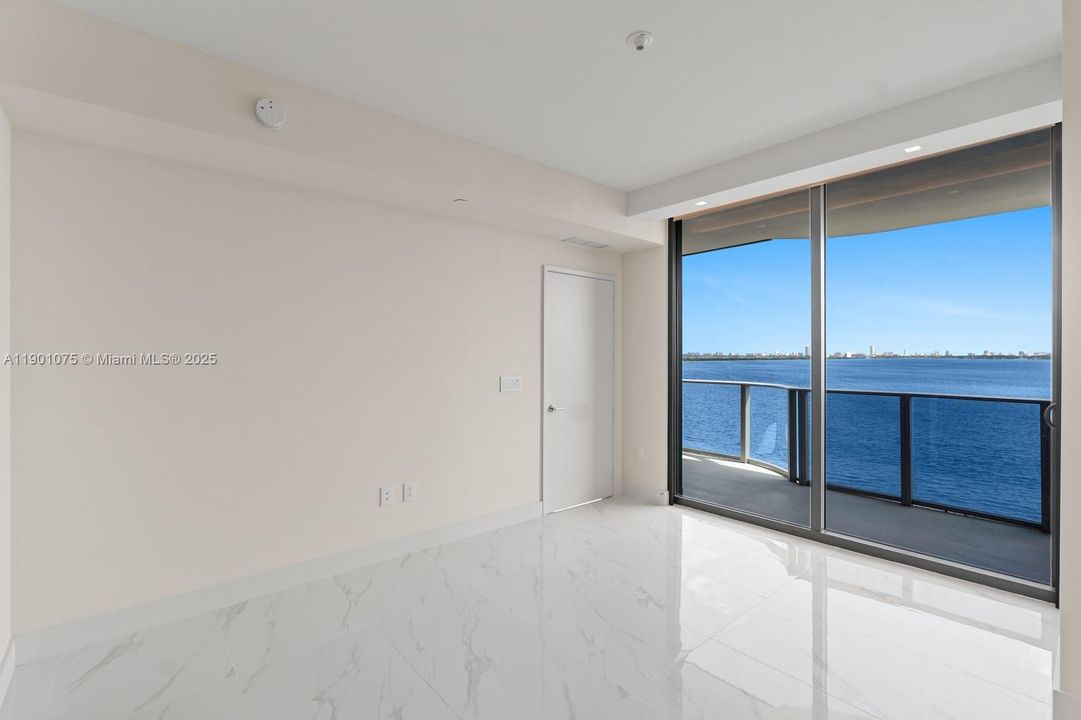 For Sale: $1,175,000 (1 beds, 2 baths, 1059 Square Feet)