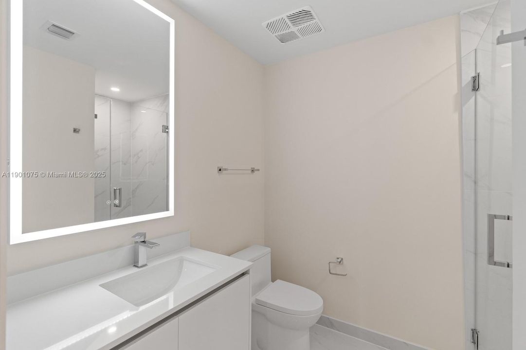 For Sale: $1,175,000 (1 beds, 2 baths, 1059 Square Feet)