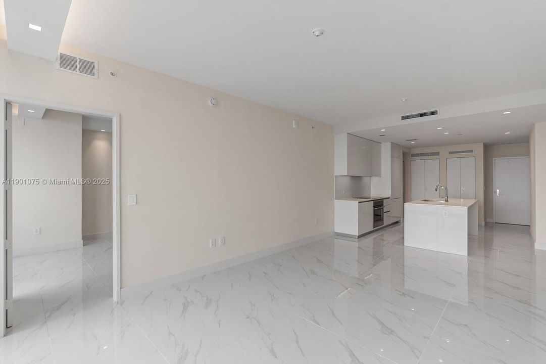 For Sale: $1,175,000 (1 beds, 2 baths, 1059 Square Feet)