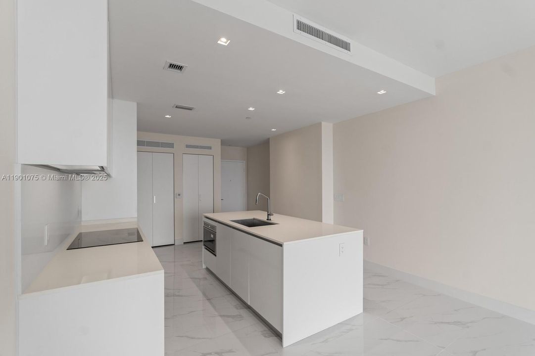 For Sale: $1,175,000 (1 beds, 2 baths, 1059 Square Feet)