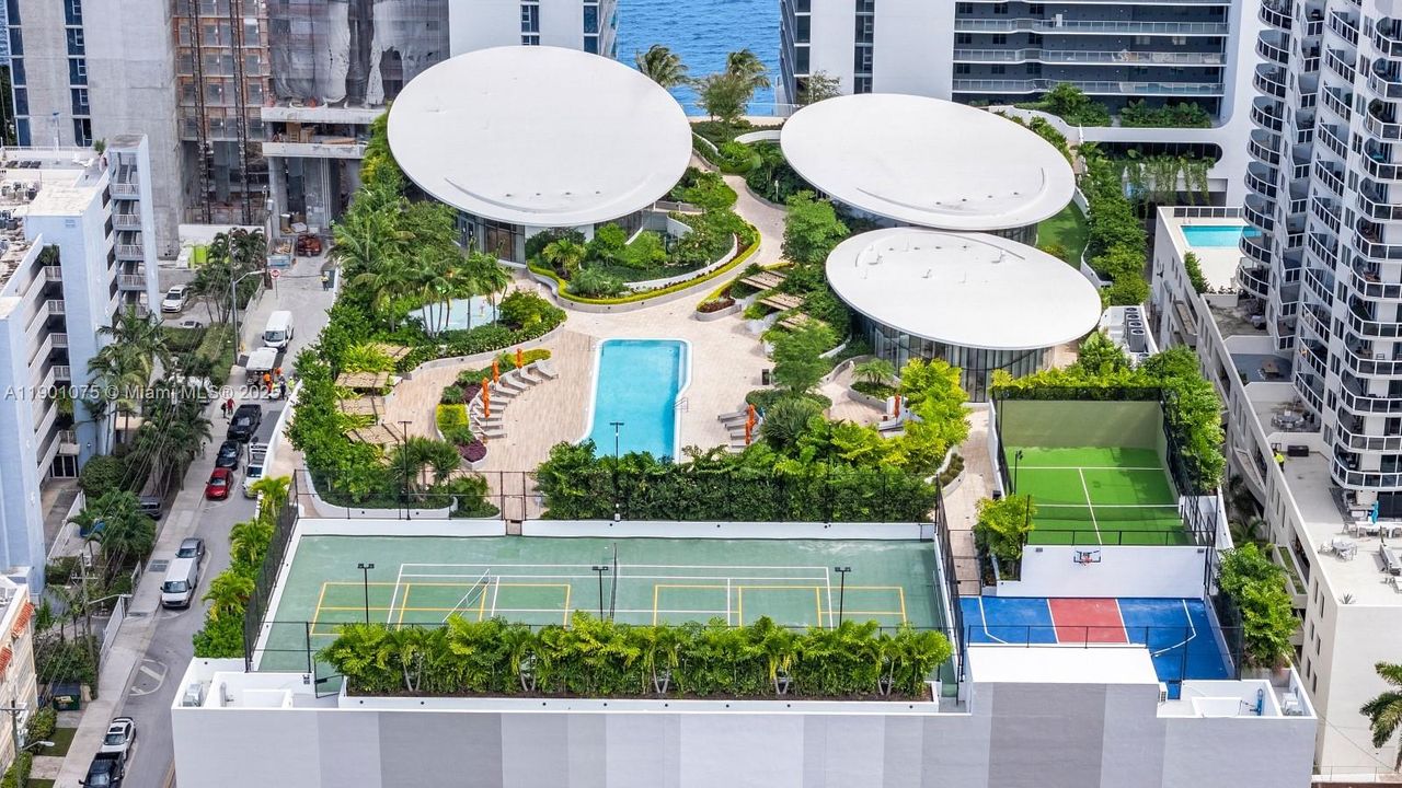 For Sale: $1,175,000 (1 beds, 2 baths, 1059 Square Feet)