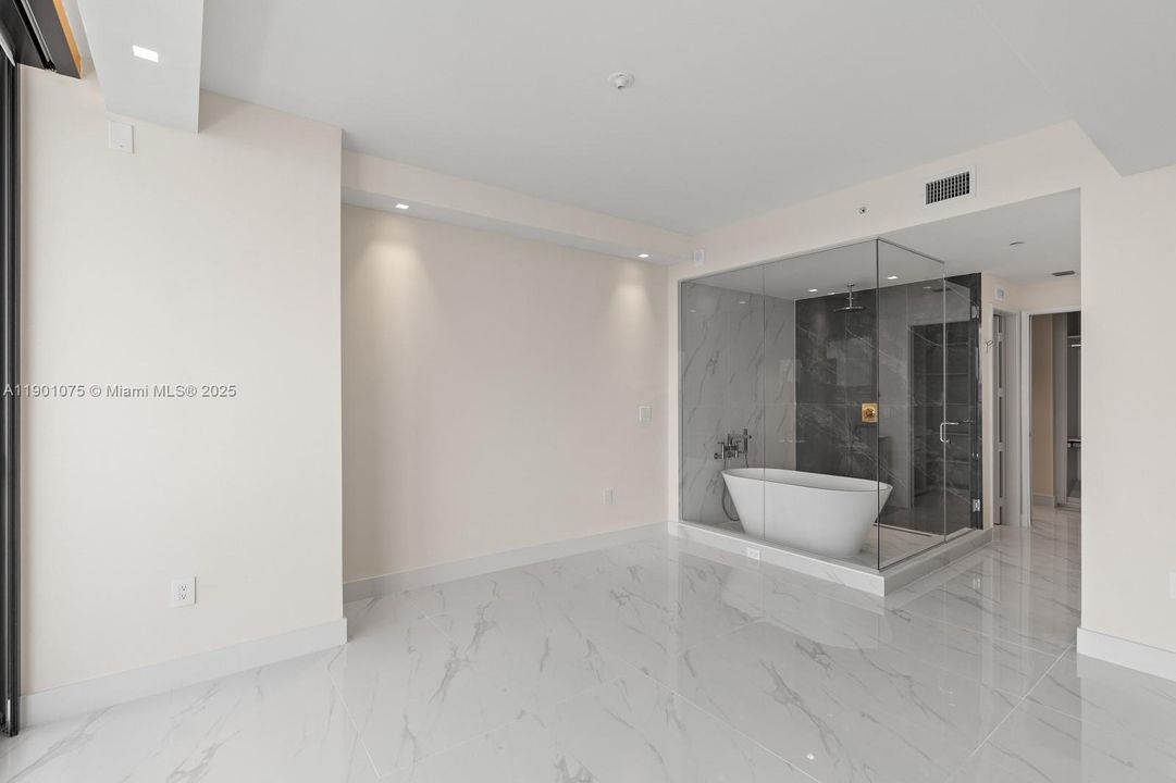 For Sale: $1,175,000 (1 beds, 2 baths, 1059 Square Feet)