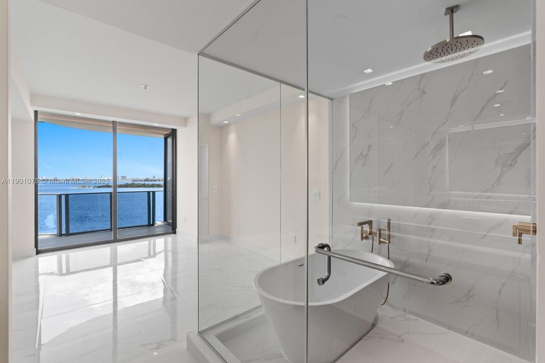 For Sale: $1,175,000 (1 beds, 2 baths, 1059 Square Feet)