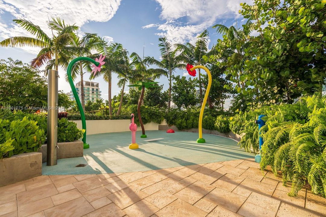 For Sale: $1,175,000 (1 beds, 2 baths, 1059 Square Feet)