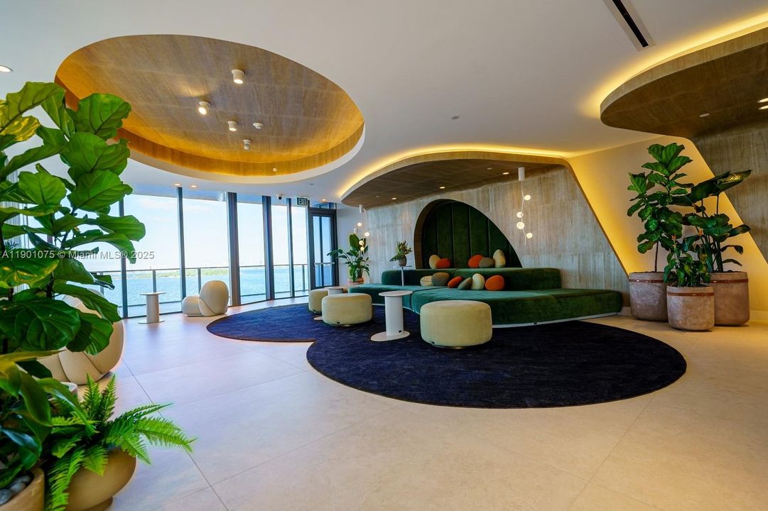 For Sale: $1,175,000 (1 beds, 2 baths, 1059 Square Feet)