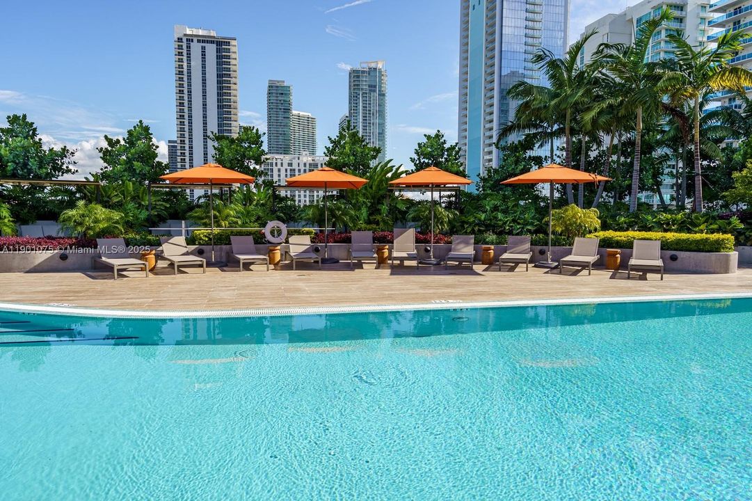 For Sale: $1,175,000 (1 beds, 2 baths, 1059 Square Feet)