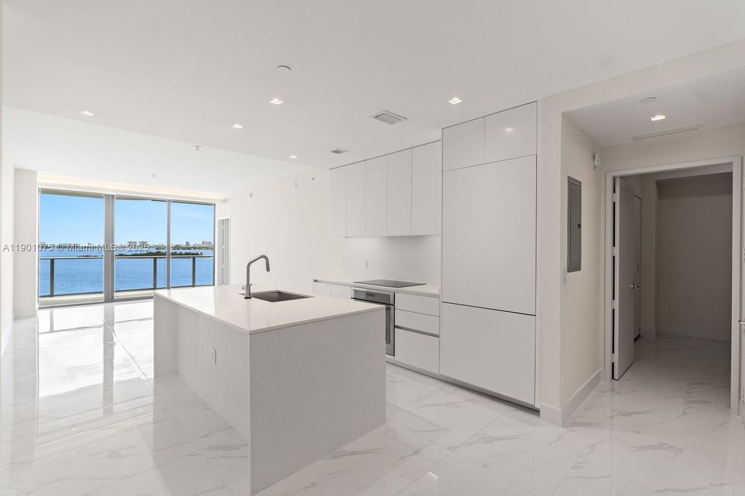 For Sale: $1,175,000 (1 beds, 2 baths, 1059 Square Feet)