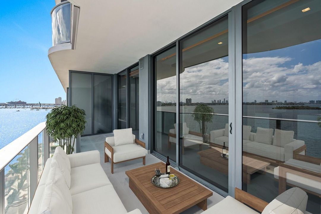 For Sale: $1,175,000 (1 beds, 2 baths, 1059 Square Feet)