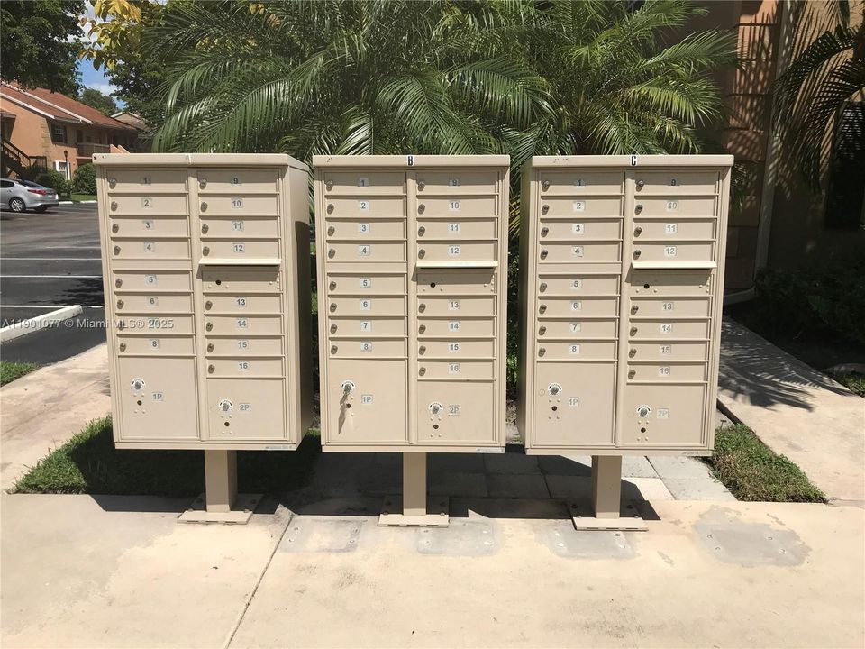 待售: $275,000 (2 贝兹, 2 浴室, 932 平方英尺)