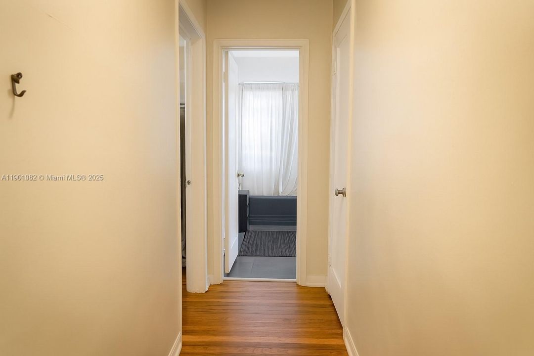 合同活跃: $285,000 (2 贝兹, 2 浴室, 861 平方英尺)