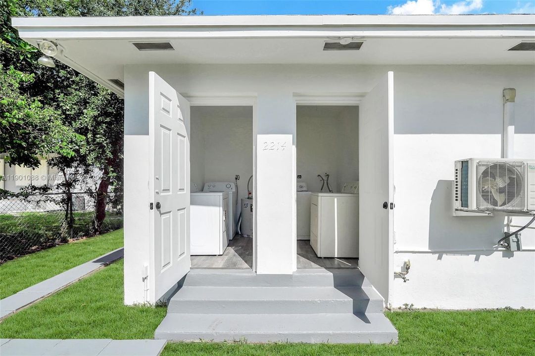 Active With Contract: $1,900 (1 beds, 1 baths, 1325 Square Feet)