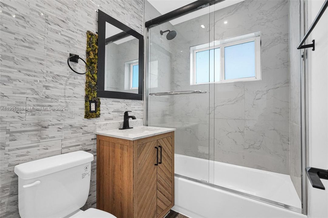 Active With Contract: $1,900 (1 beds, 1 baths, 1325 Square Feet)