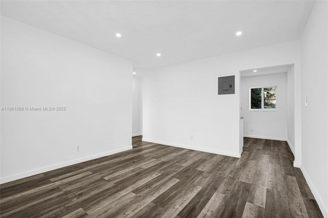 Active With Contract: $1,900 (1 beds, 1 baths, 1325 Square Feet)