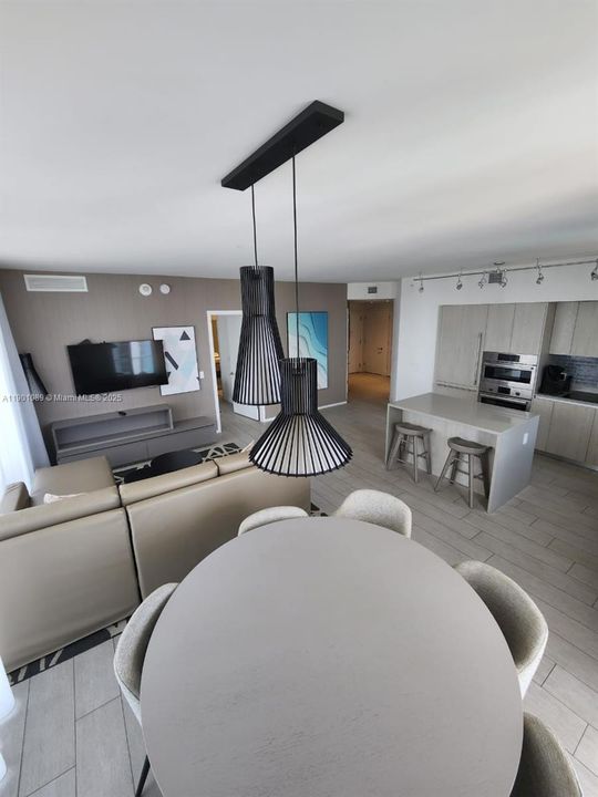 For Sale: $849,000 (2 beds, 2 baths, 1060 Square Feet)