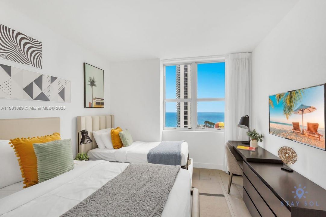 For Sale: $849,000 (2 beds, 2 baths, 1060 Square Feet)