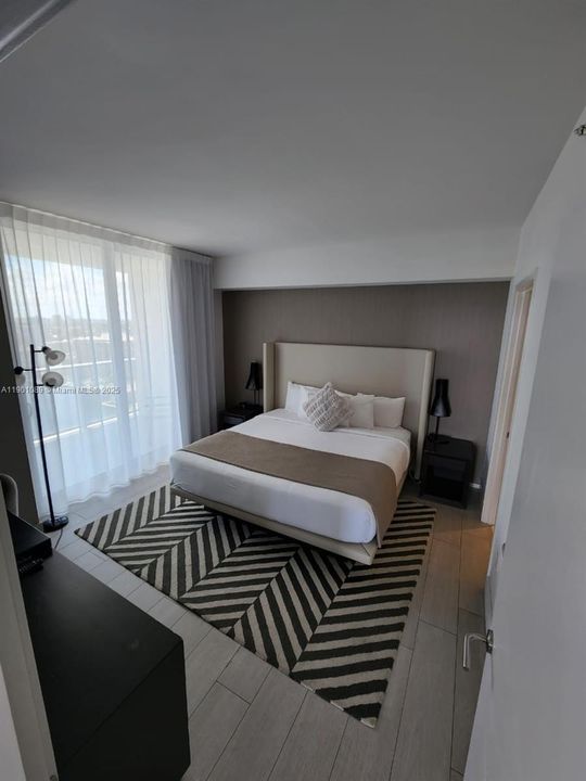 For Sale: $849,000 (2 beds, 2 baths, 1060 Square Feet)