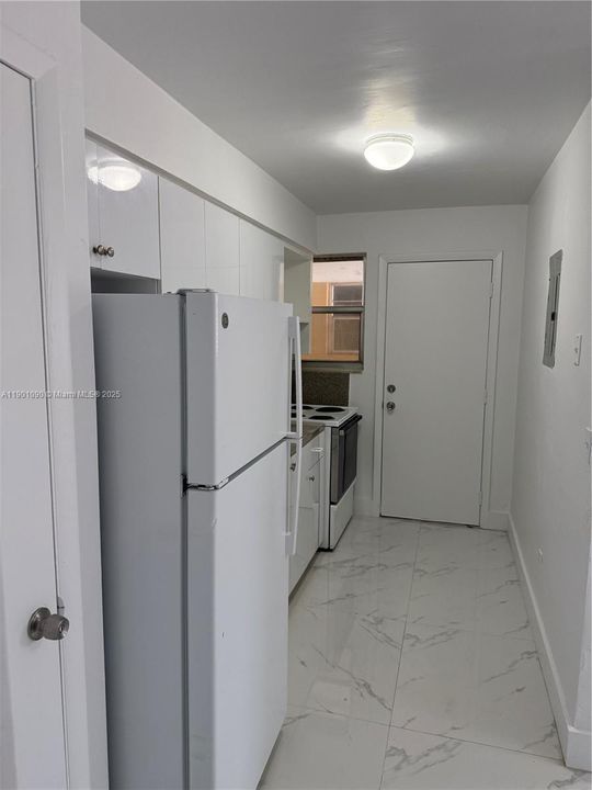 For Rent: $1,990 (2 beds, 1 baths, 806 Square Feet)