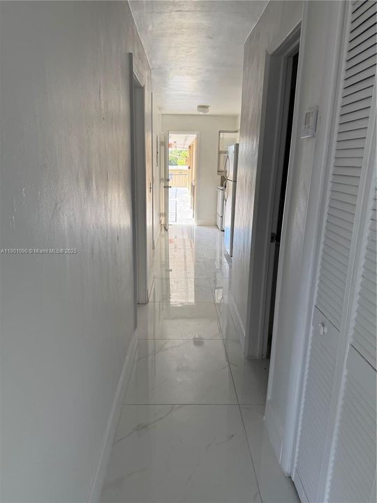 For Rent: $1,990 (2 beds, 1 baths, 806 Square Feet)