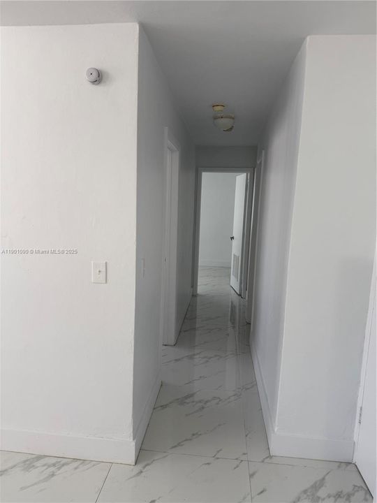 For Rent: $1,990 (2 beds, 1 baths, 806 Square Feet)