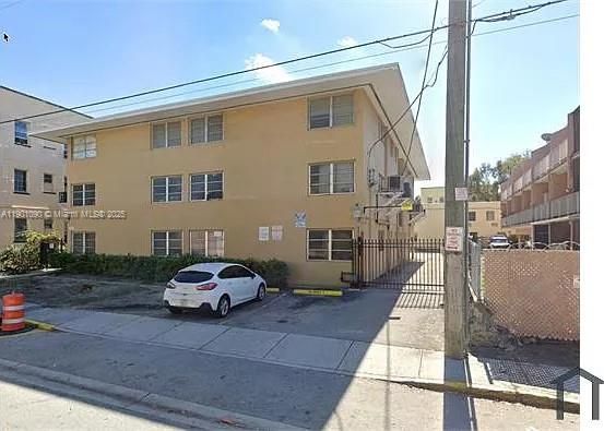For Rent: $1,990 (2 beds, 1 baths, 806 Square Feet)