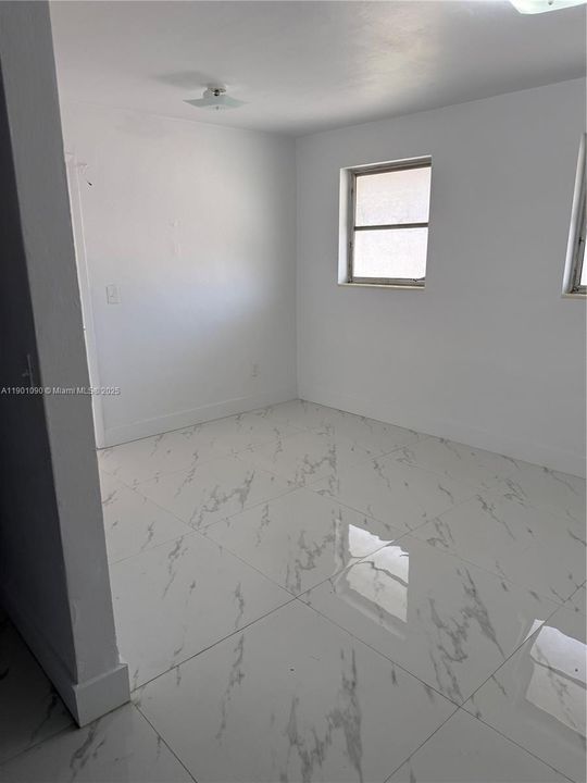 For Rent: $1,990 (2 beds, 1 baths, 806 Square Feet)