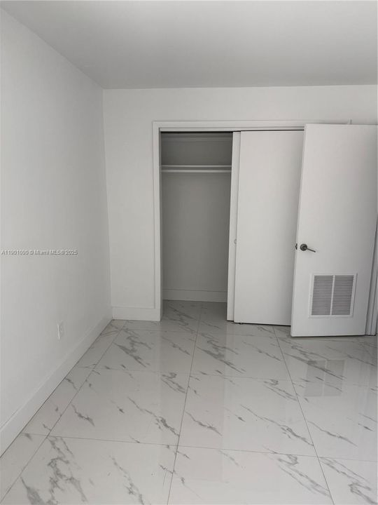 For Rent: $1,990 (2 beds, 1 baths, 806 Square Feet)