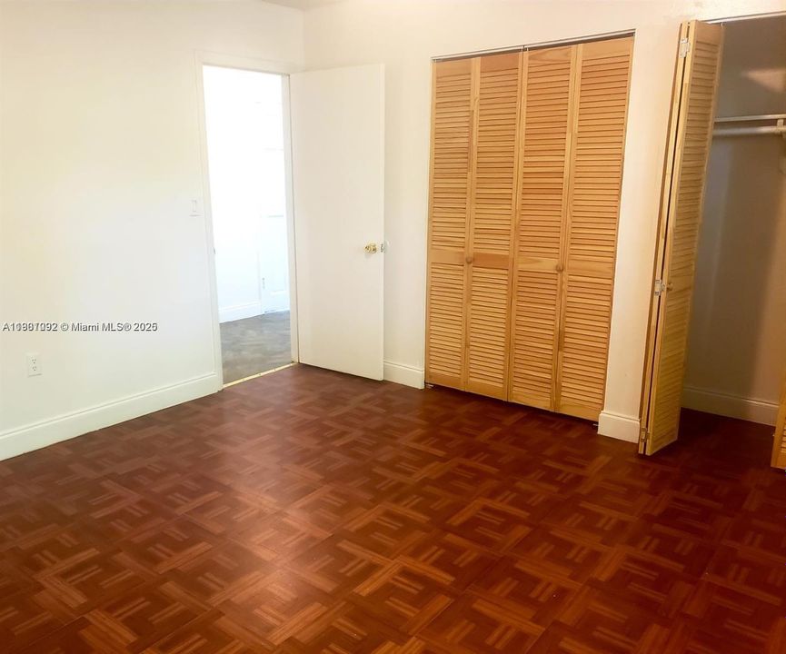 Active With Contract: $2,600 (2 beds, 1 baths, 905 Square Feet)