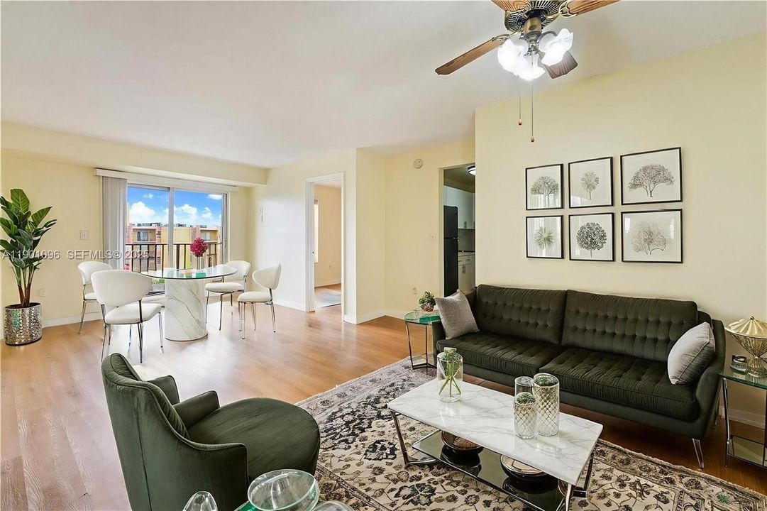 For Rent: $1,990 (2 beds, 1 baths, 728 Square Feet)