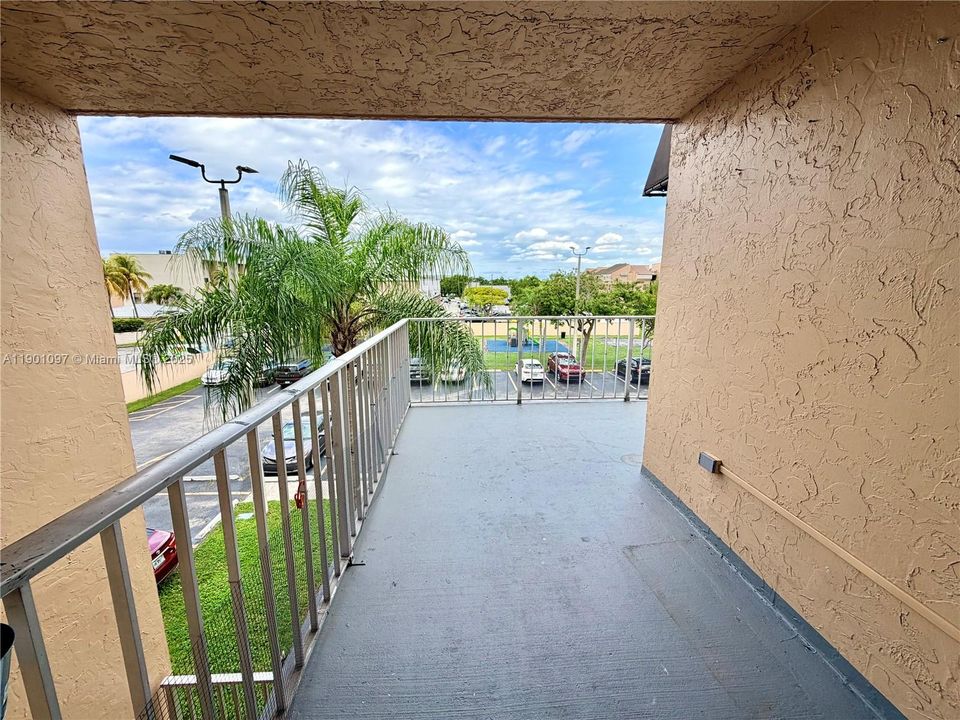 Recently Rented: $1,900 (2 beds, 1 baths, 930 Square Feet)