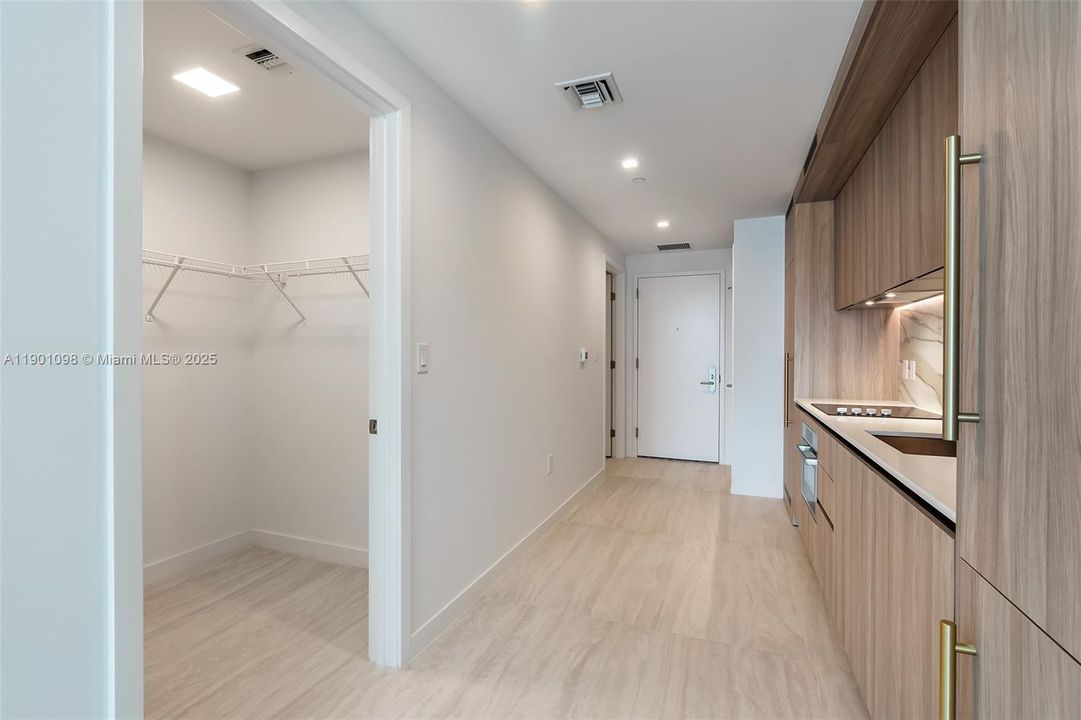 待售: $1,284,000 (2 贝兹, 2 浴室, 1030 平方英尺)