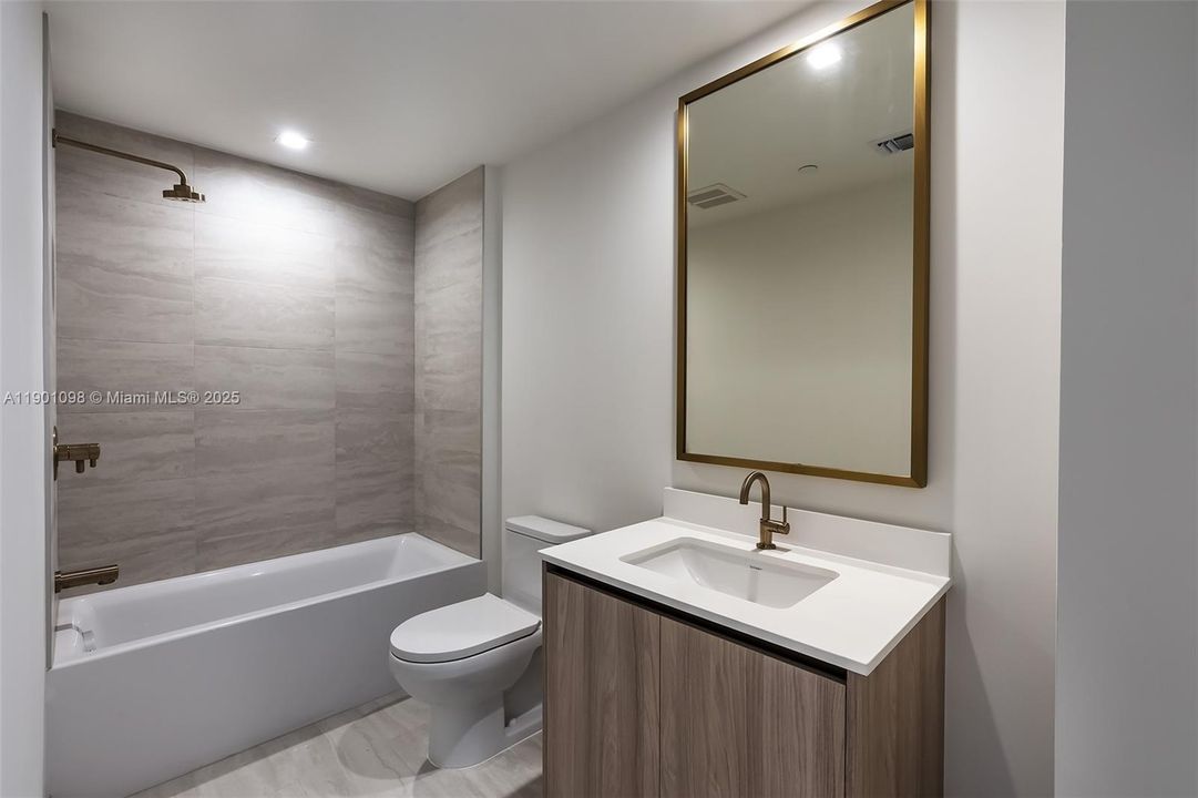 待售: $1,284,000 (2 贝兹, 2 浴室, 1030 平方英尺)