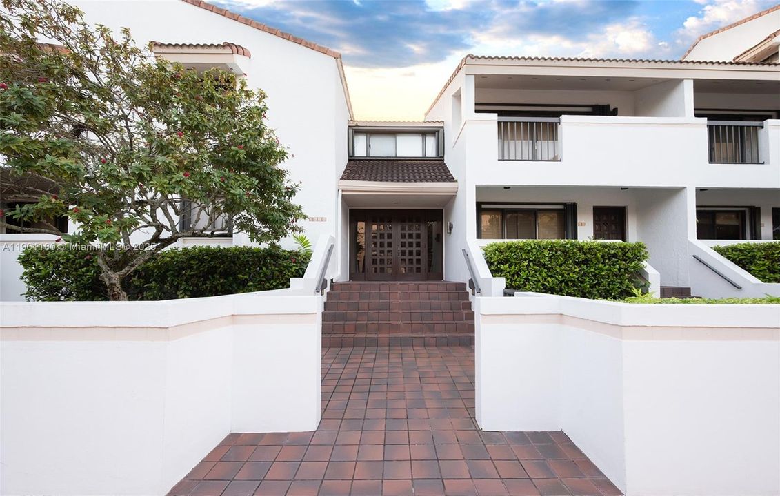 Recently Rented: $5,450 (3 beds, 3 baths, 1852 Square Feet)